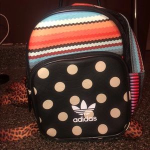 ADIDAS MINI BACKPACK! 🎒